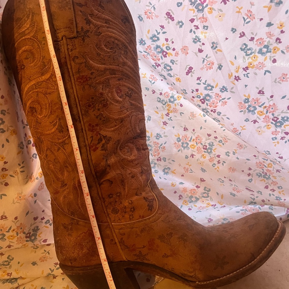 Women’s size 10 CowboyWestern  Boots “Lucchese” Leather Floral/Tan Heeled